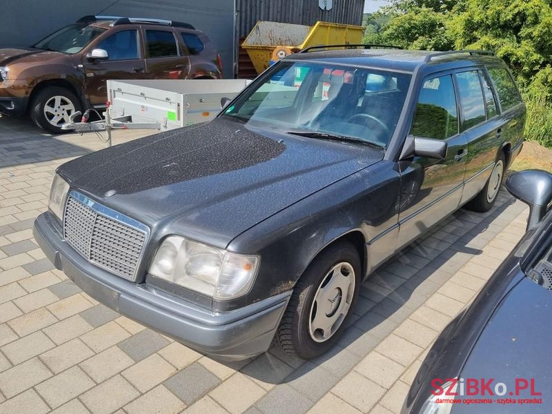 1994' Mercedes-Benz E-Class 220 T photo #1