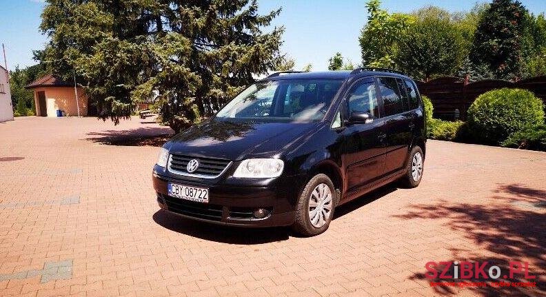 2005' Volkswagen Touran photo #3