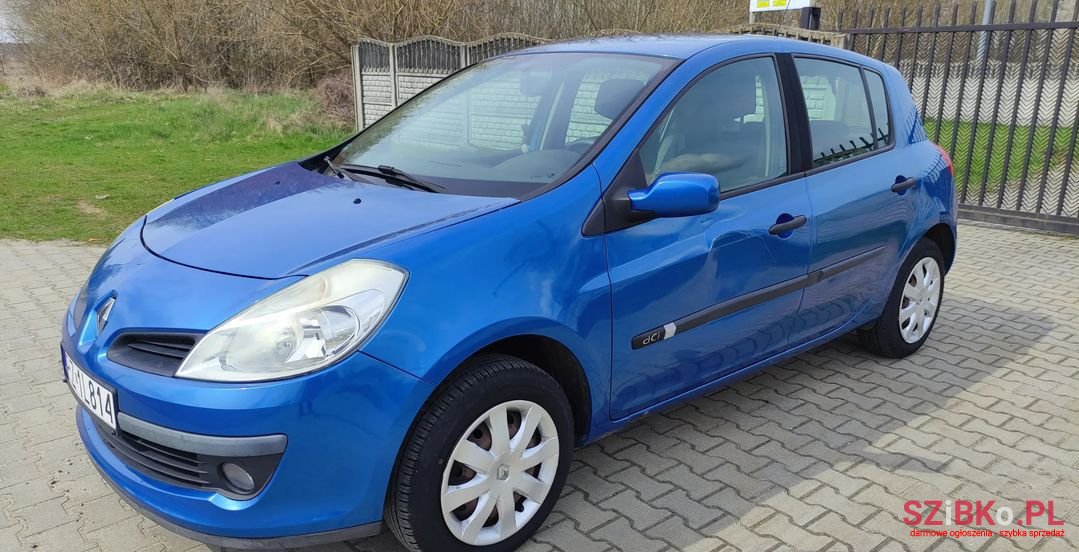 2005' Renault Clio photo #1