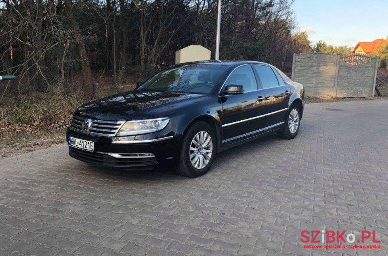 2010' Volkswagen Phaeton photo #1