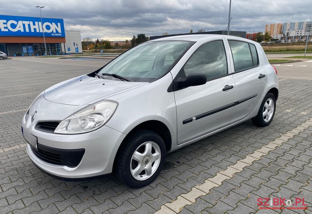 2007' Renault Clio photo #2