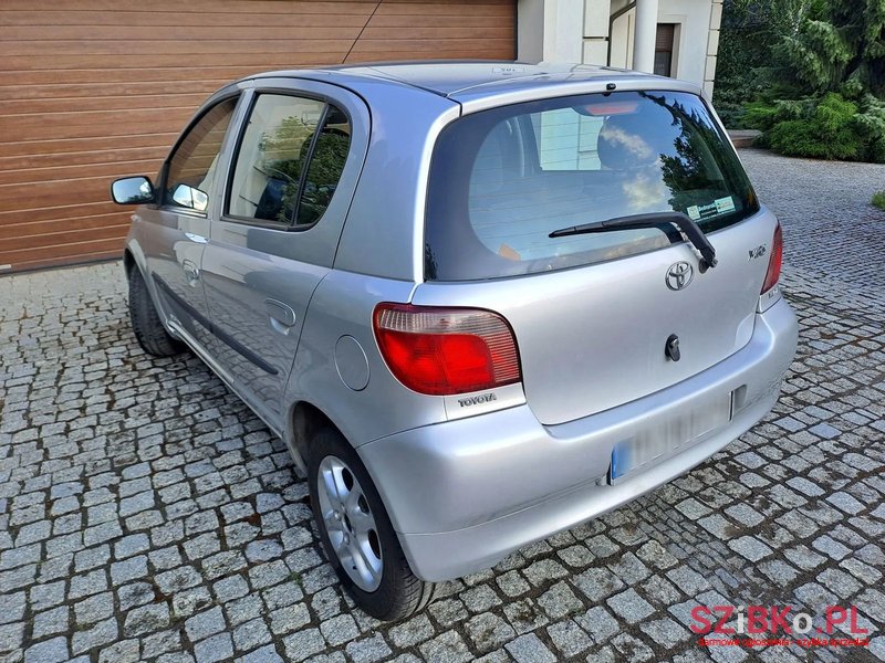 2002' Toyota Yaris photo #3