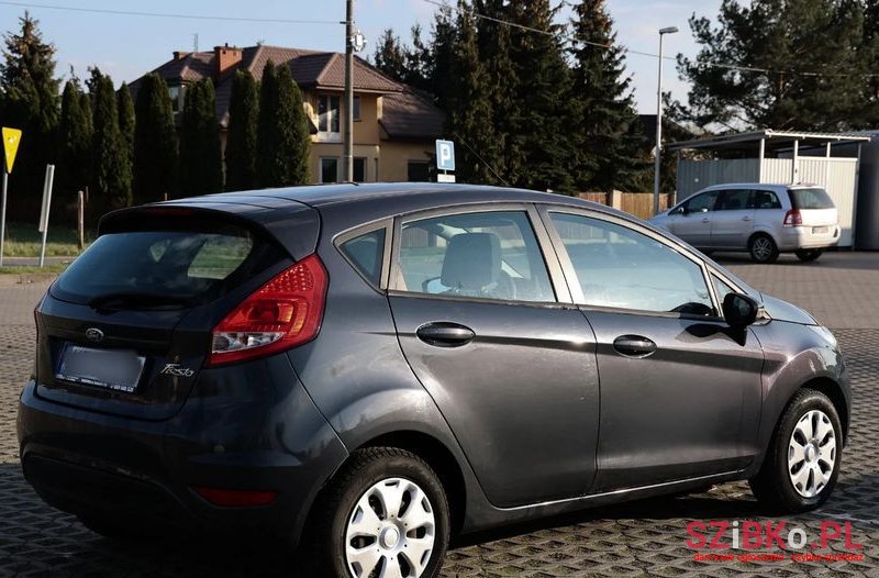 2011' Ford Fiesta photo #3