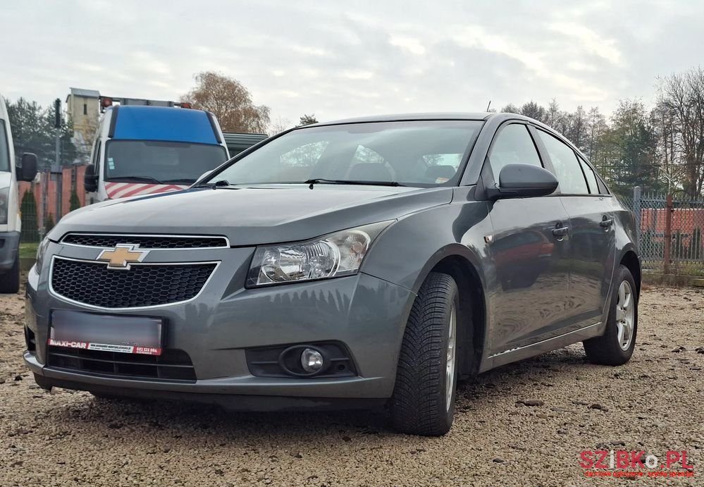 2011' Chevrolet Cruze 1.6 Ls photo #2