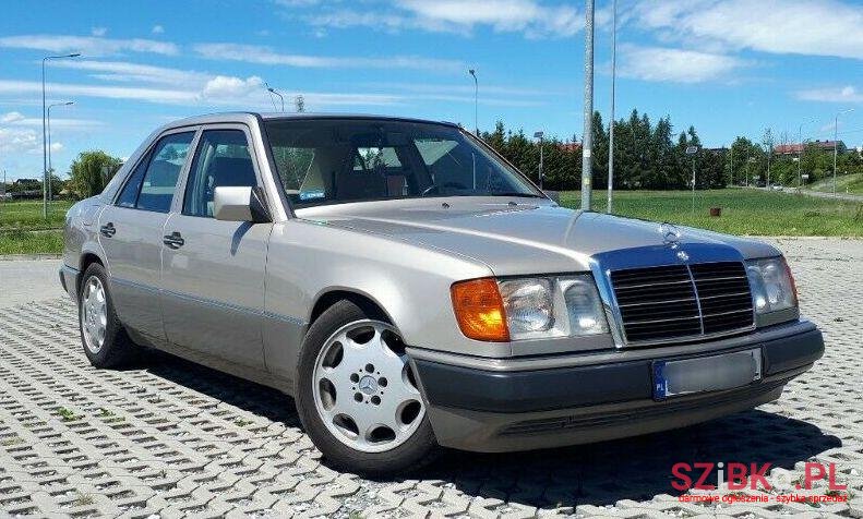 1992' Mercedes-Benz W124 photo #1