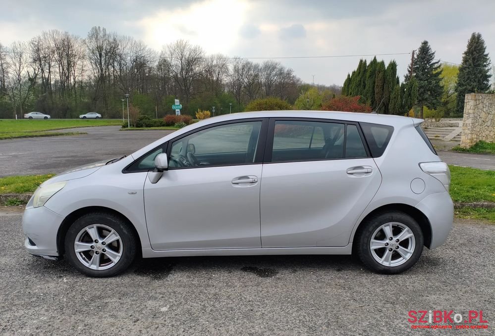 2010' Toyota Verso 2.0 D-4D photo #2