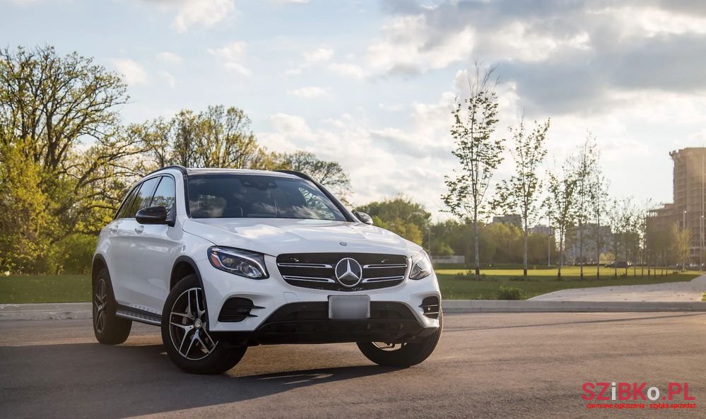 2017' Mercedes-Benz GLC photo #2