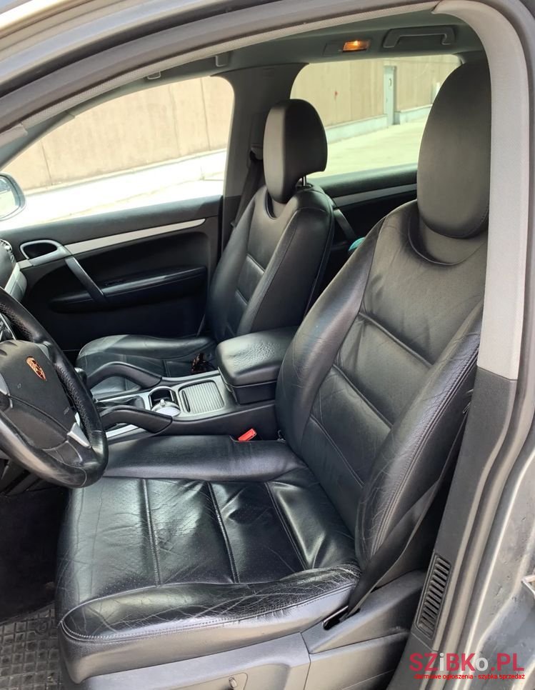 2004' Porsche Cayenne Standard photo #6