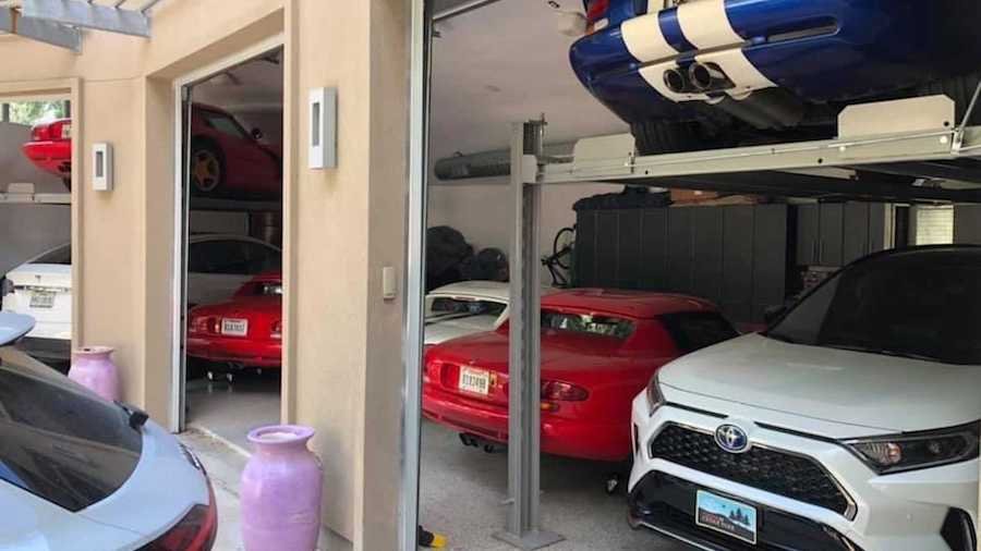 This Is How You Fit 7 Cars Into A 3-Car Garage