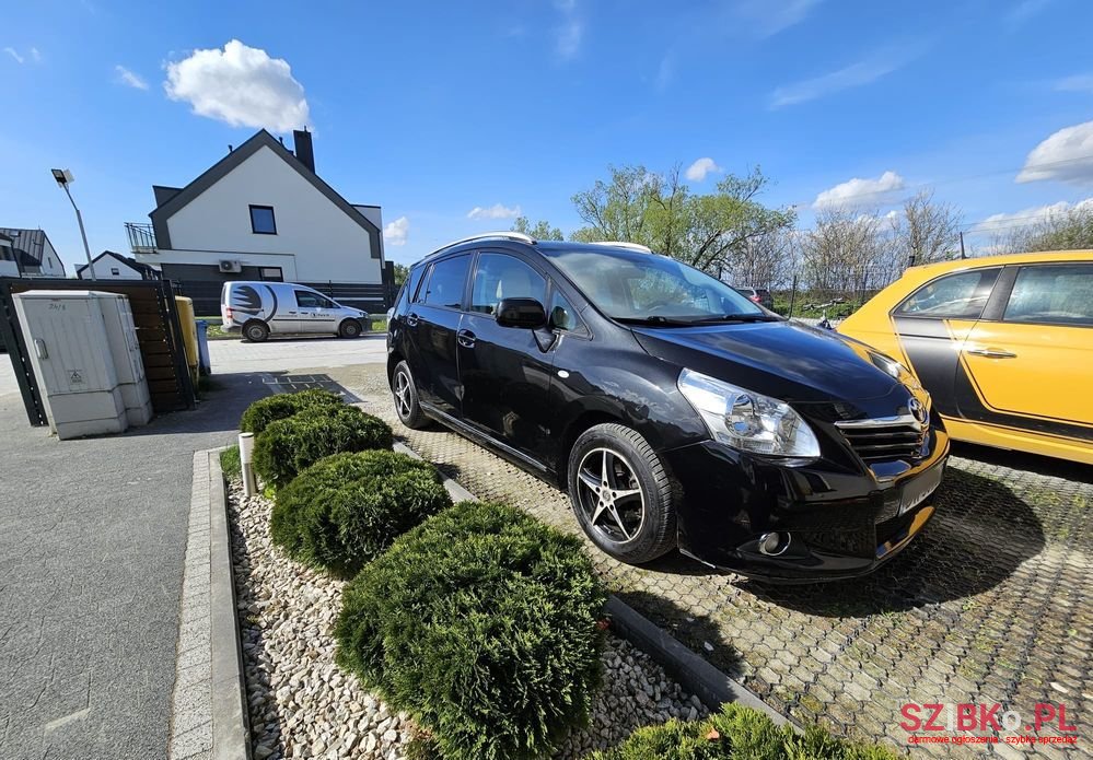 2009' Toyota Verso photo #3