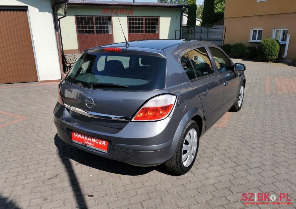 2005' Opel Astra photo #2
