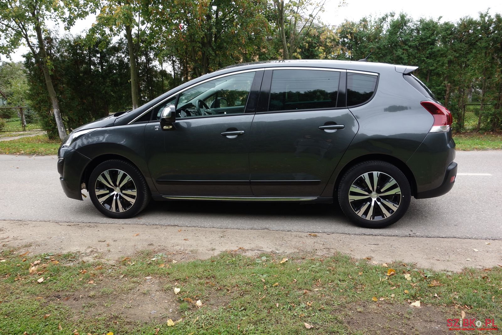 2014' Peugeot 3008 HYBRID photo #1