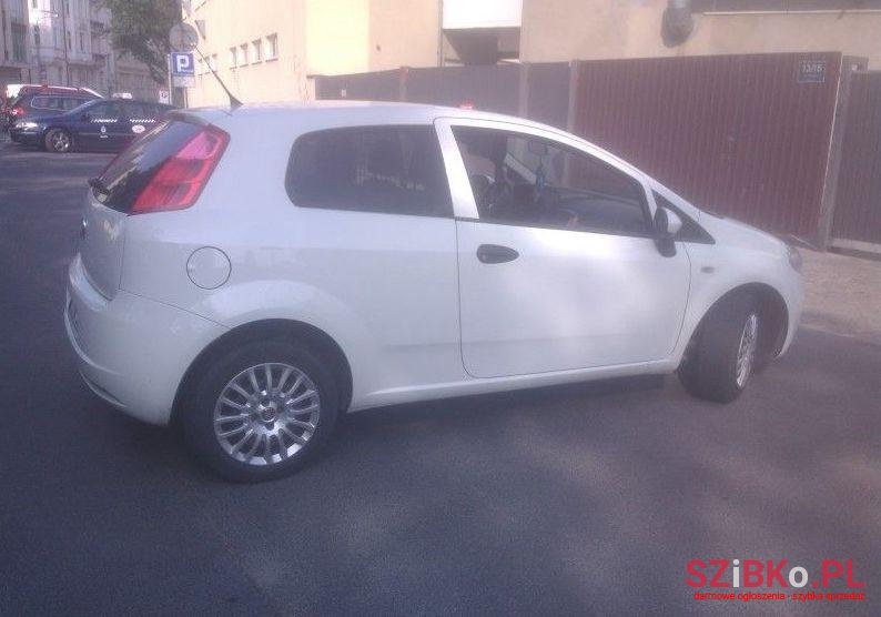 2011' Fiat Punto photo #1