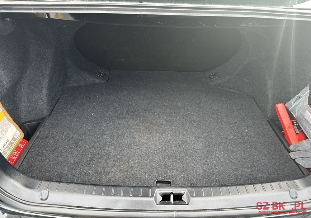 2005' Toyota Avensis photo #6