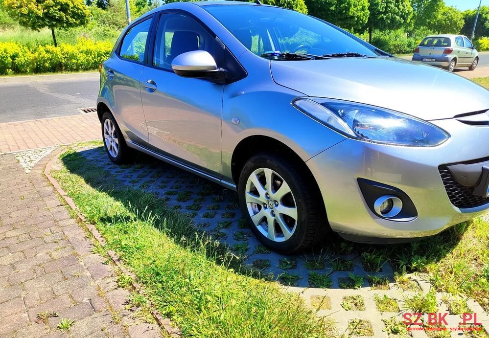 2011' Mazda 2 1.3 Exclusive photo #3