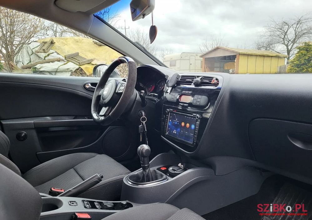 2007' SEAT Leon photo #4