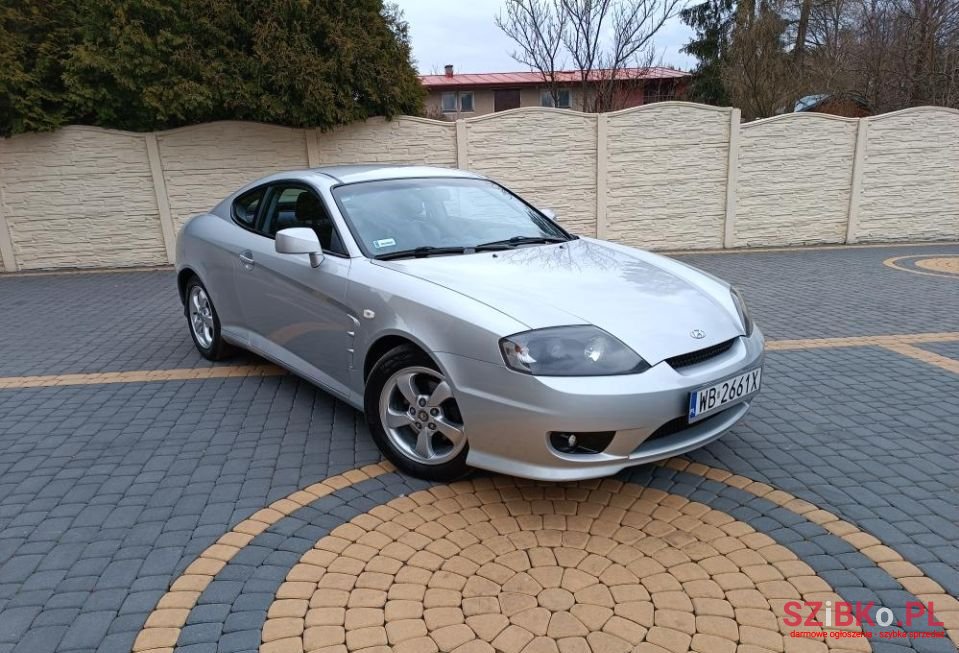 2005' Hyundai Coupe photo #2