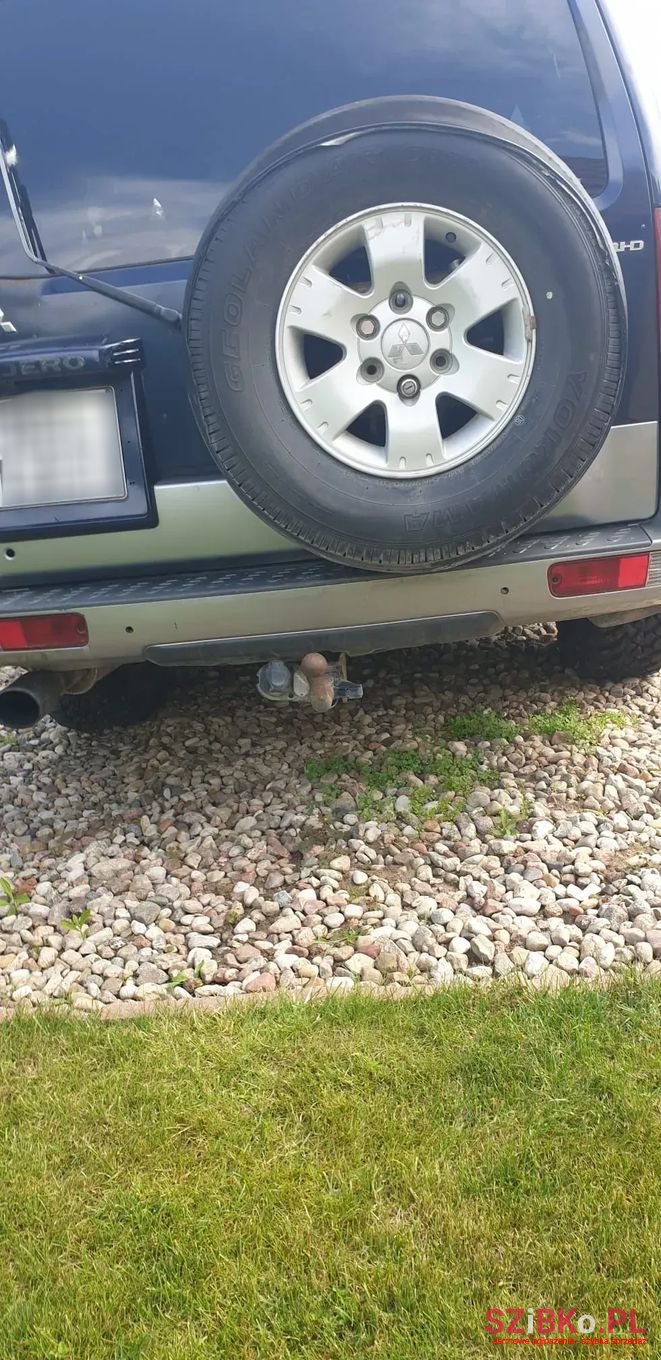 2004' Mitsubishi Pajero photo #5