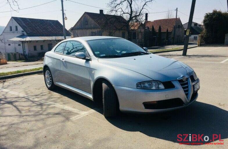 2004' Alfa Romeo photo #2