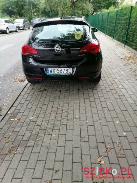 2010' Opel Astra photo #3