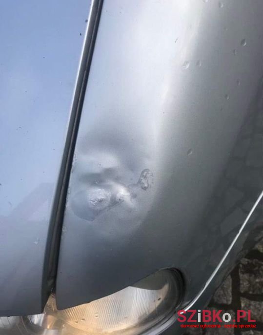 2004' Volkswagen Touran photo #4