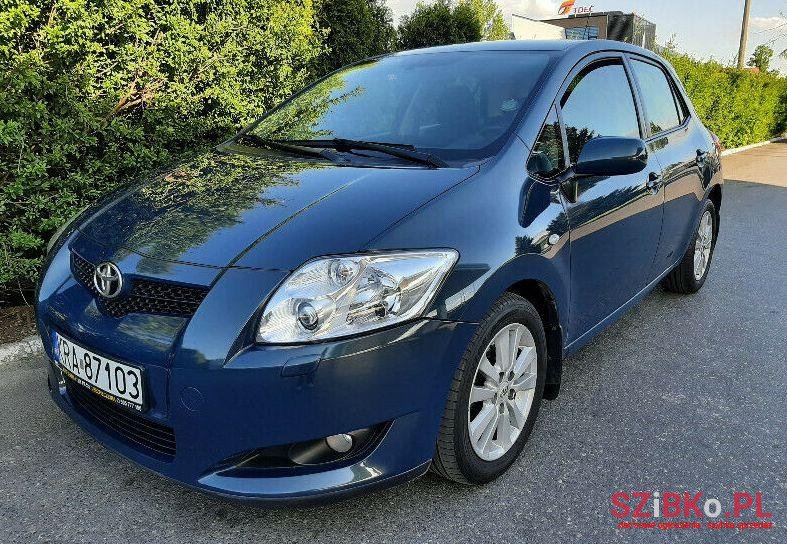 2007' Toyota Auris photo #1