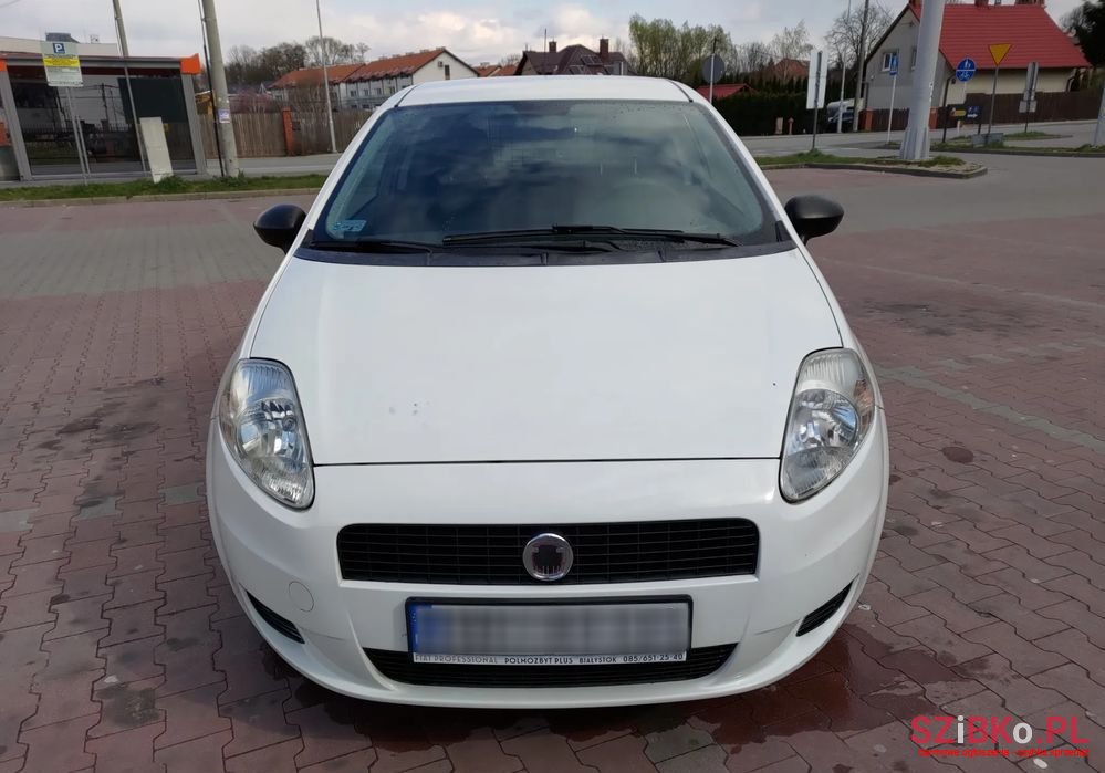 2010' Fiat Grande Punto 1.4 8V 360 photo #2