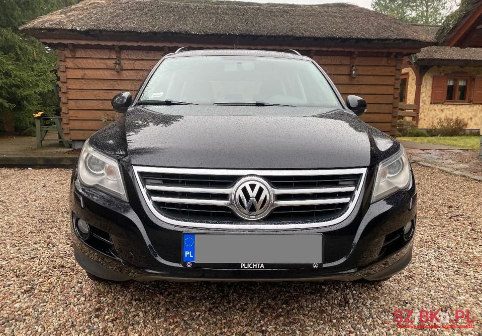 2011' Volkswagen Tiguan photo #2