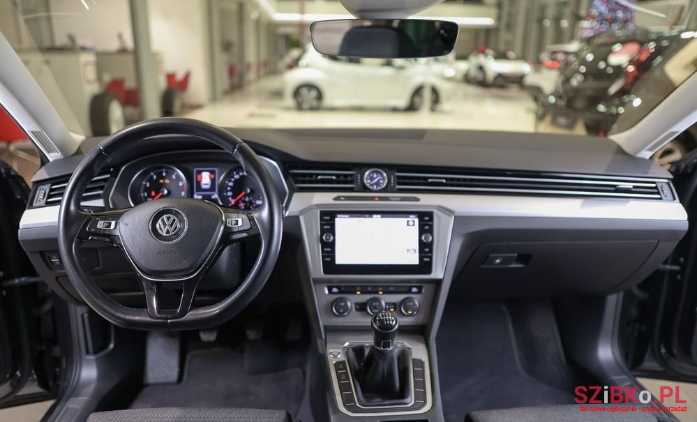 2018' Volkswagen Passat photo #5