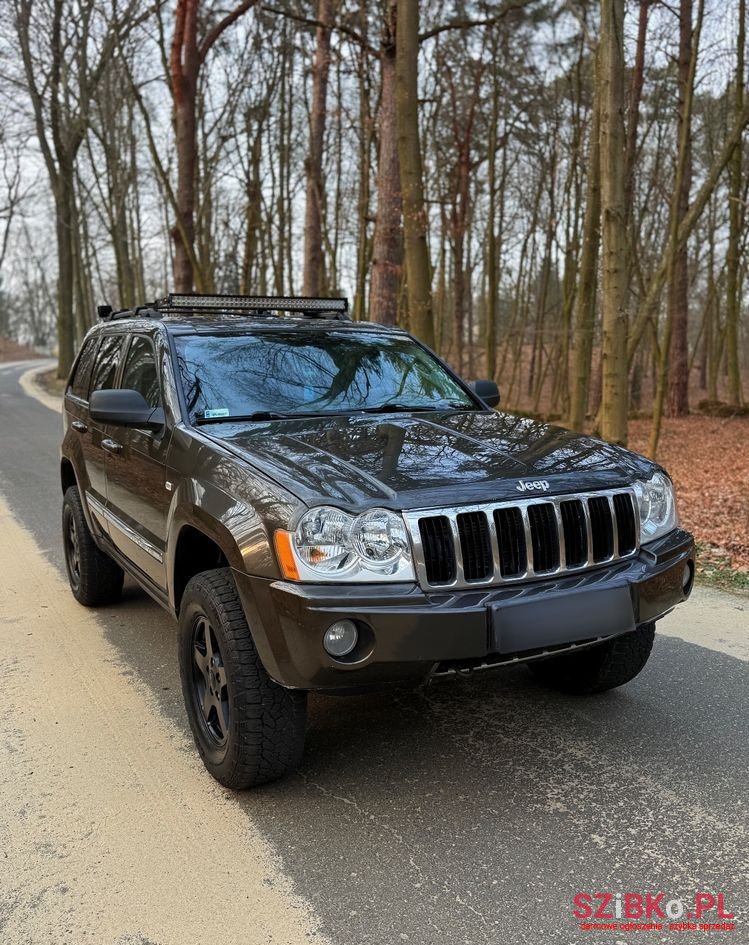 2005' Jeep Grand Cherokee photo #2