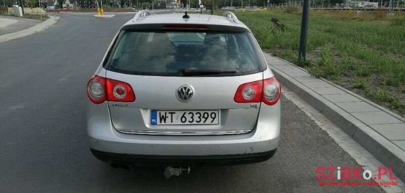 2009' Volkswagen Passat photo #2