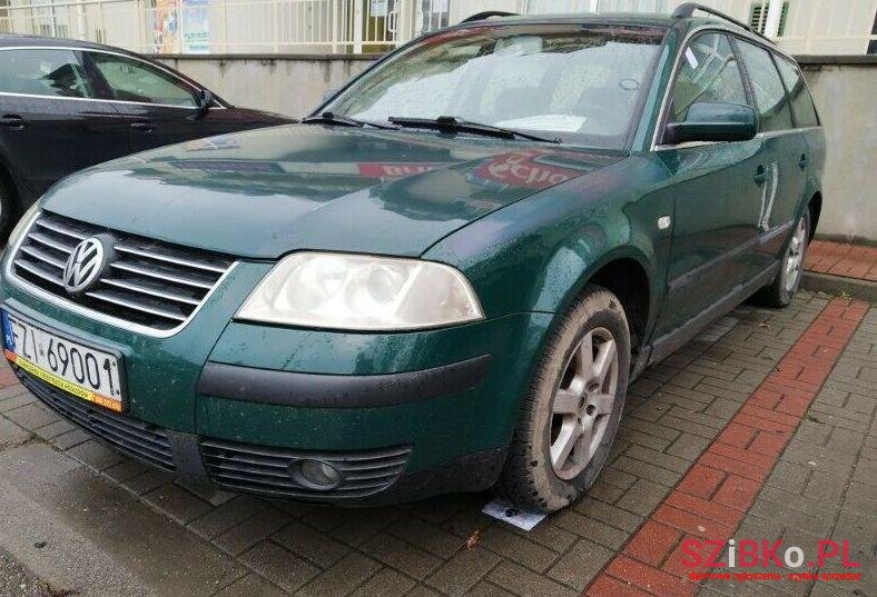 2001' Volkswagen Passat photo #1