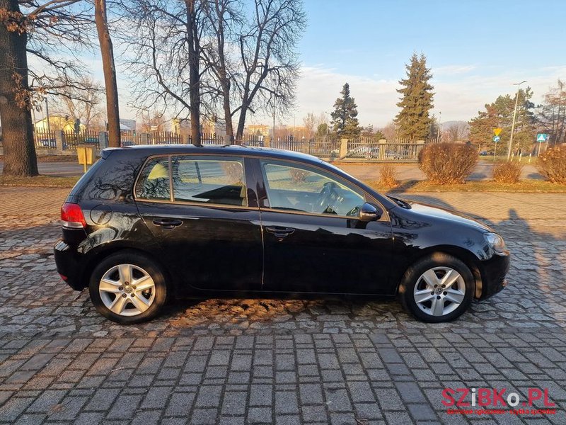 2010' Volkswagen Golf photo #2