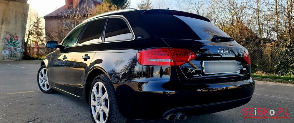 2011' Audi A4 Avant photo #5