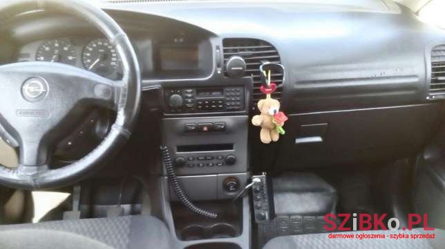 2004' Opel Zafira photo #2