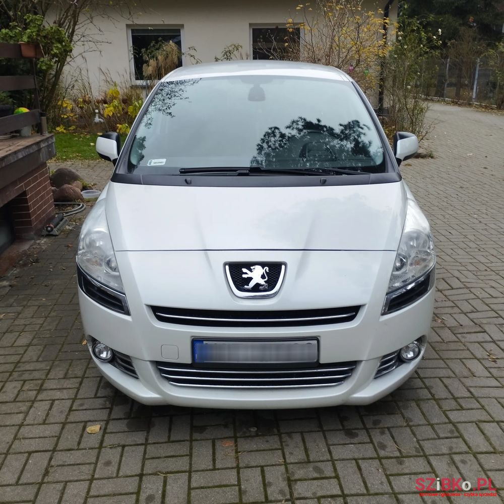 2012' Peugeot 5008 photo #4