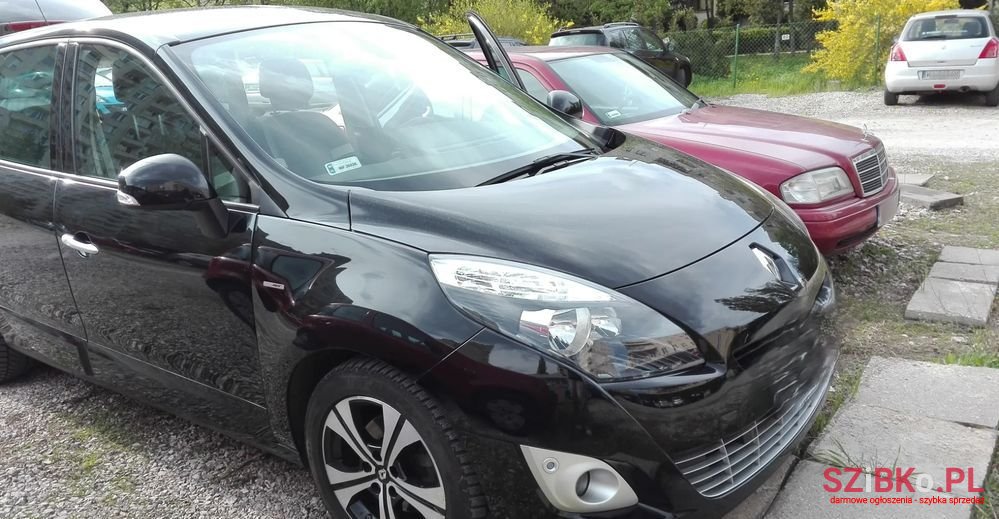2011' Renault Scenic photo #2