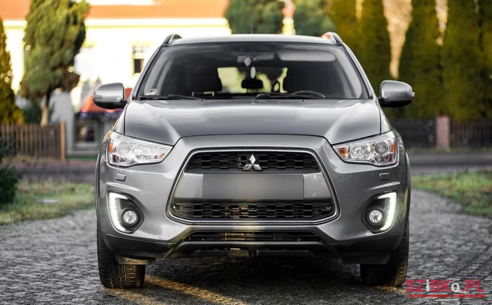 2015' Mitsubishi ASX photo #2