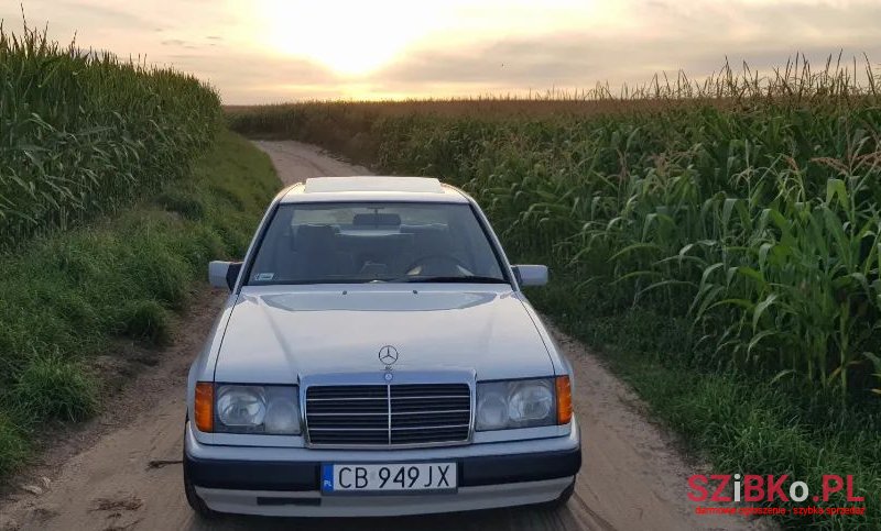 1989' Mercedes-Benz W124 photo #2