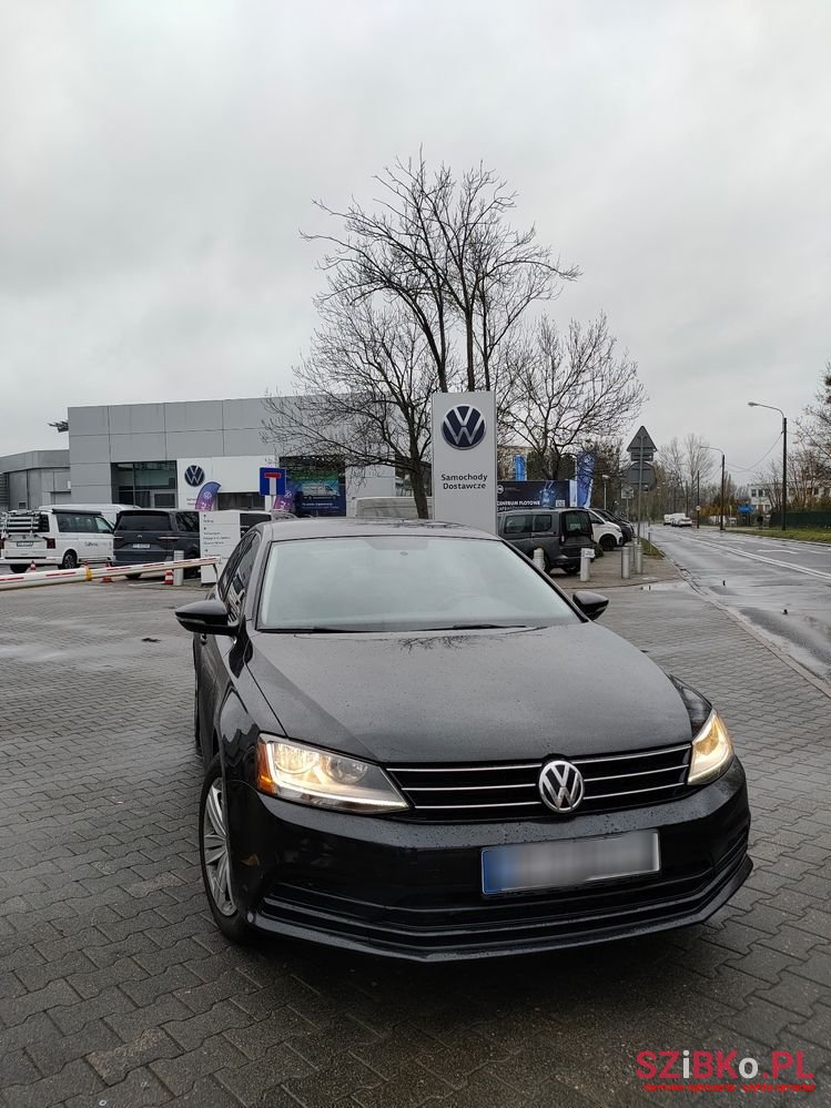 2017' Volkswagen Jetta photo #3