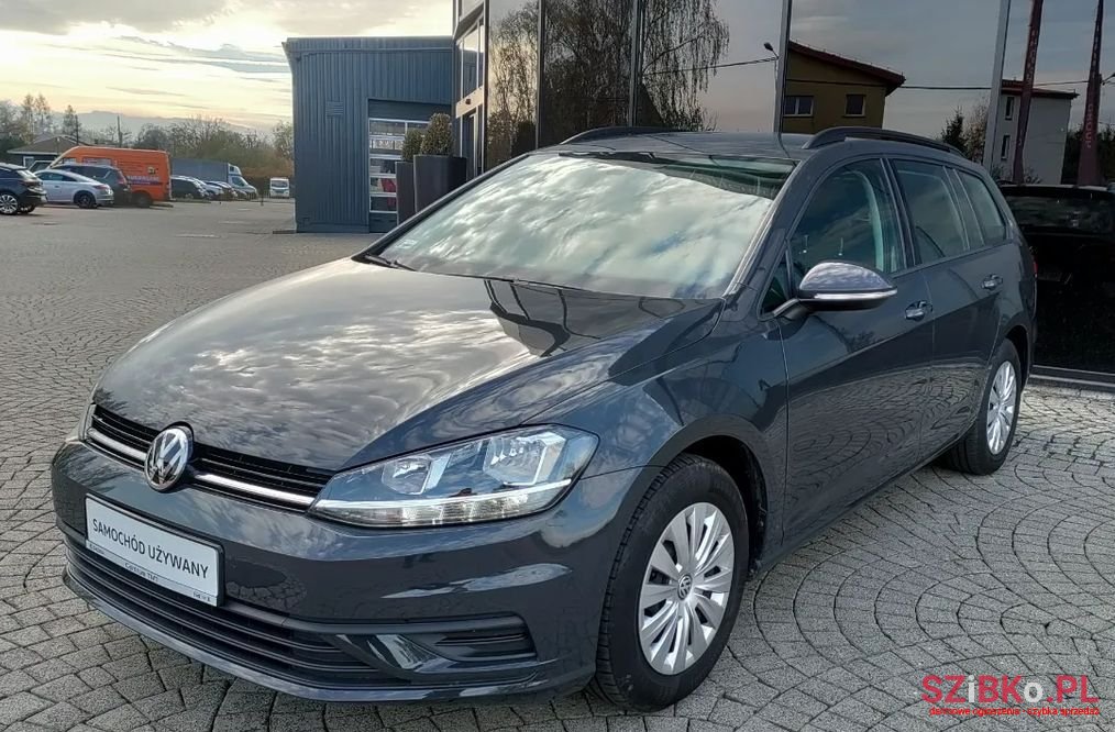 2019' Volkswagen Golf photo #3