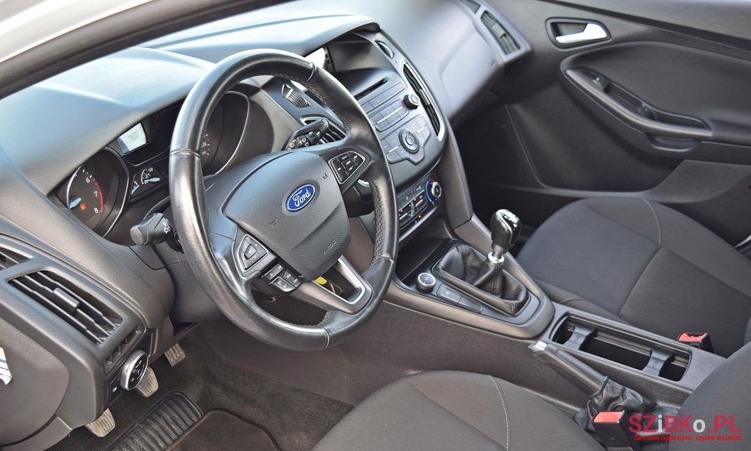 2016' Ford Focus photo #6