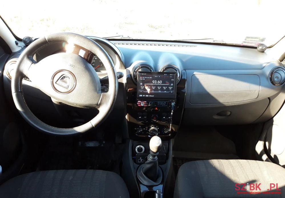 2011' Dacia Duster 1.6 photo #6