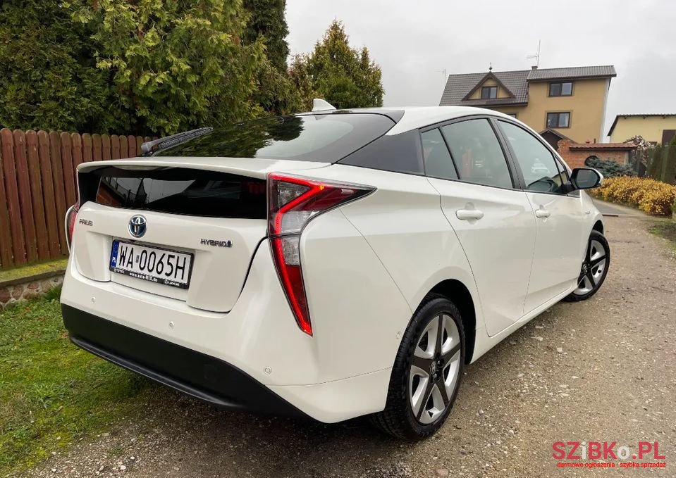 2018' Toyota Prius photo #2