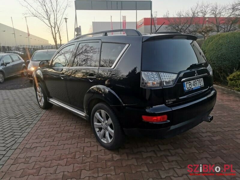 2011' Mitsubishi Outlander photo #5