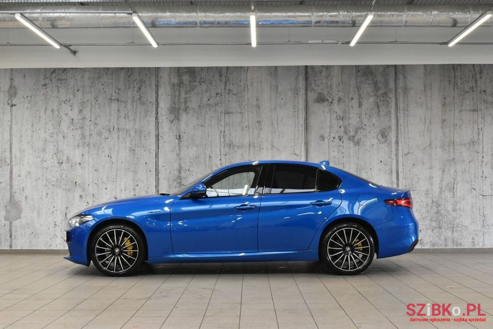 2021' Alfa Romeo Giulia photo #3