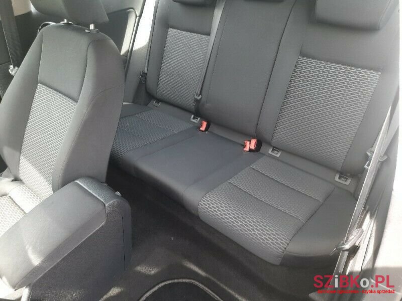 2009' Volkswagen Golf photo #2