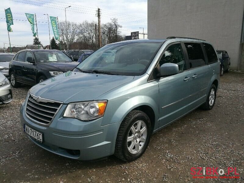 2010' Chrysler Town & Country photo #1