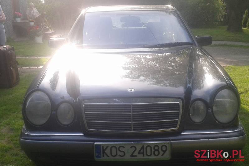 1996' Mercedes-Benz E-Class photo #1
