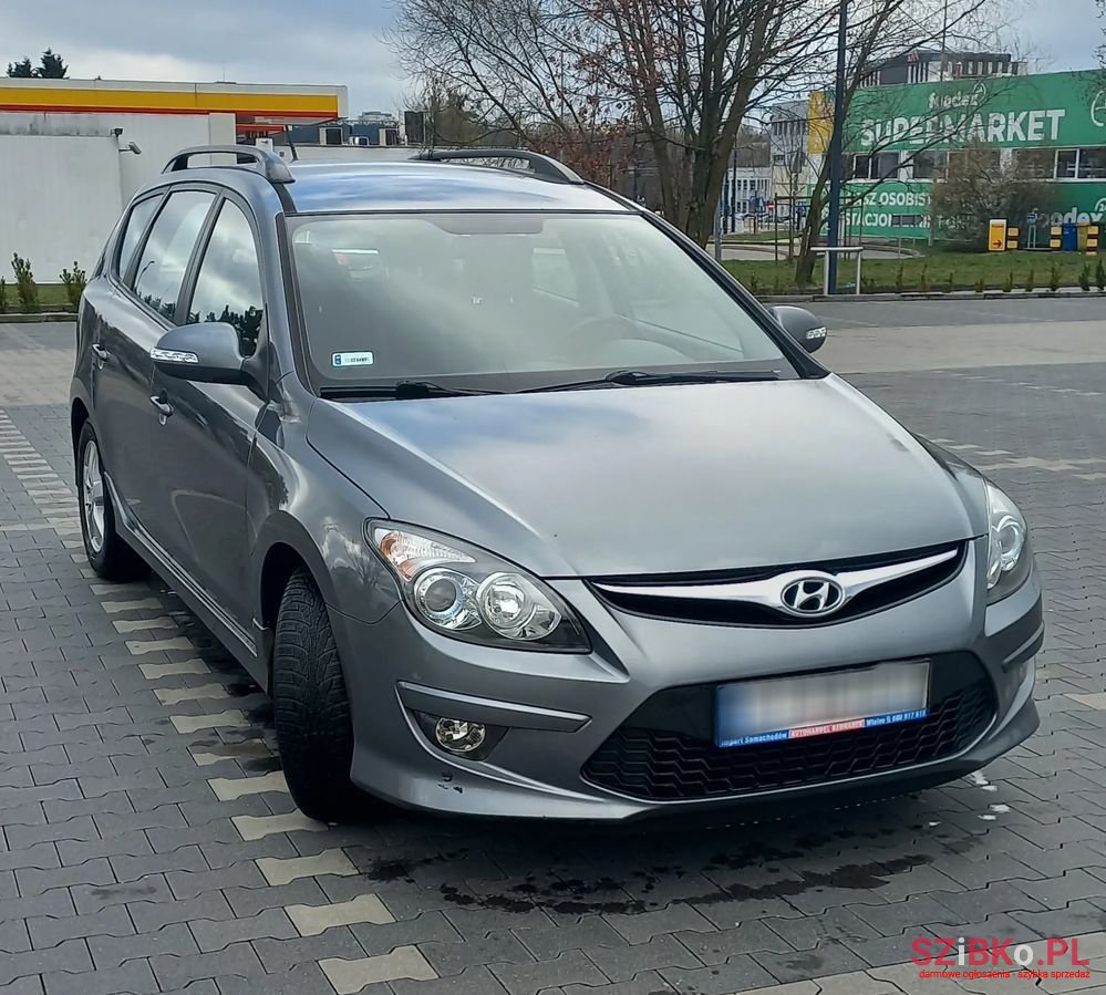 2011' Hyundai i30 1.6 Crdi Comfort photo #2